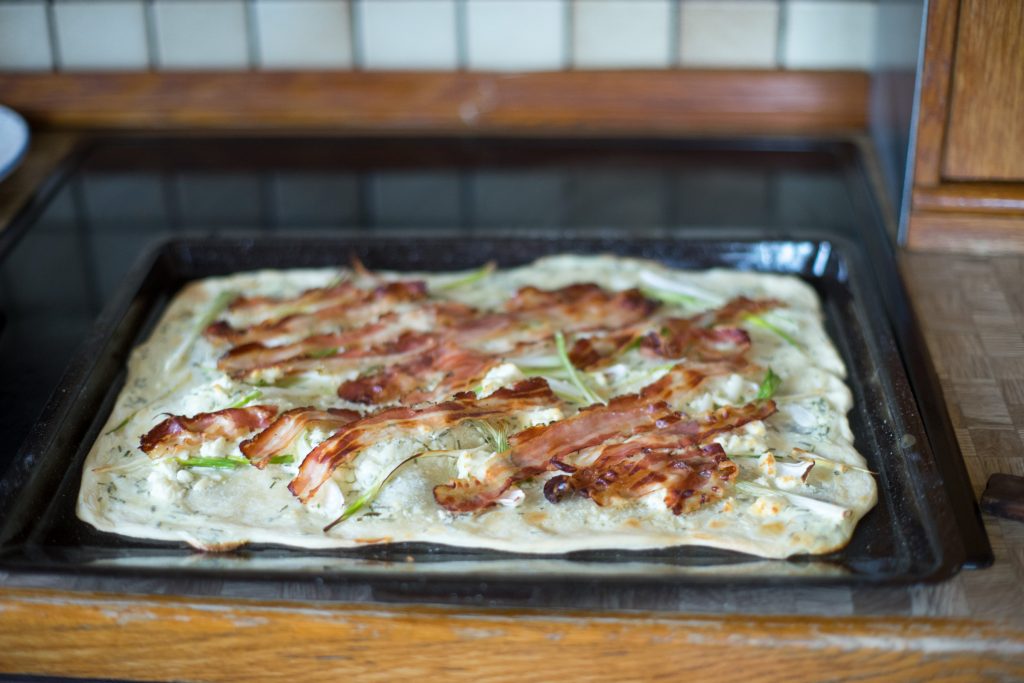 Klassischer (Elsässer) Flammkuchen