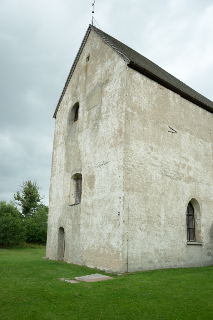 Källa kyrka von außen (pp)