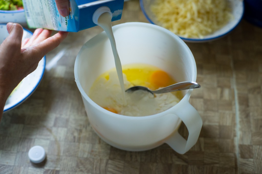 Einen Schluck Milch dazu geben