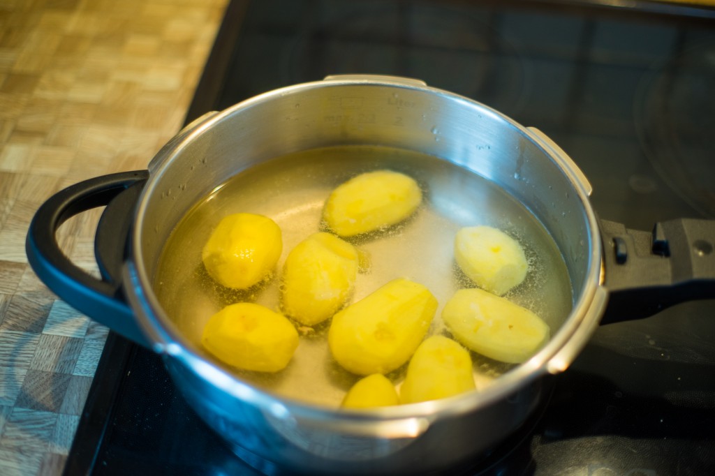 Kartoffeln kochen.