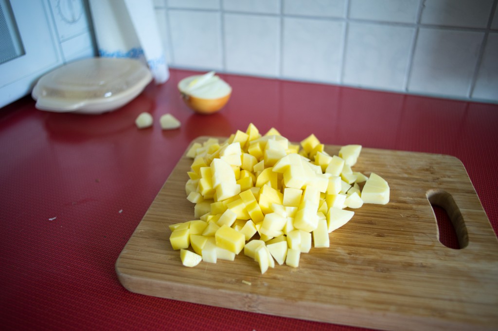 Kartoffel würfelig schneiden (vh/pp)