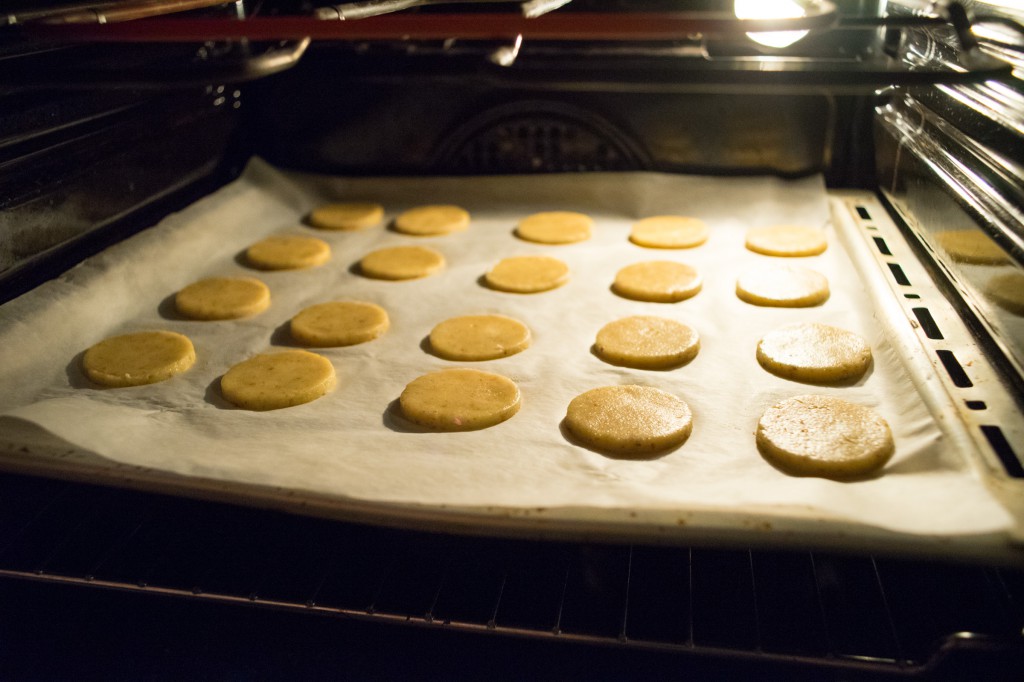 Die Kekse bei 175 Grad 8-10 Minuten backen (vh)