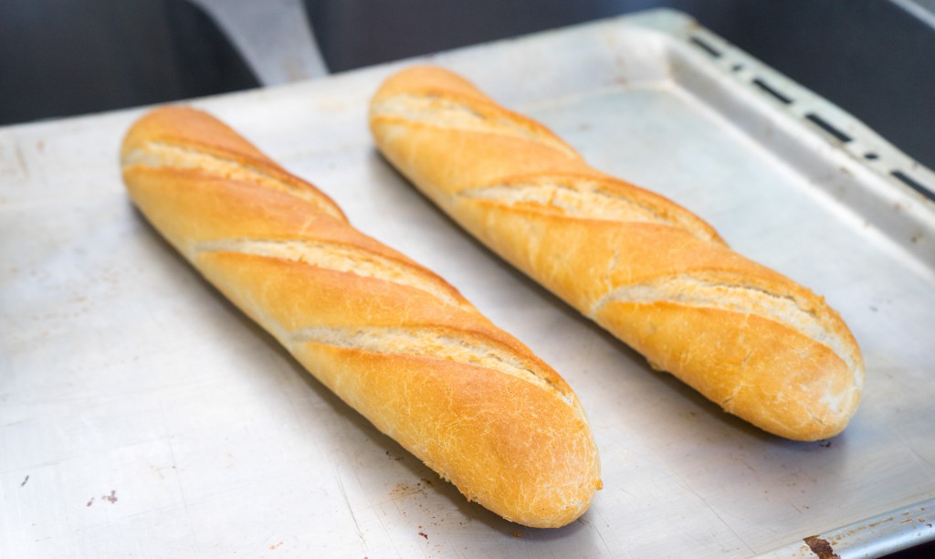 Baguettes aufbacken.