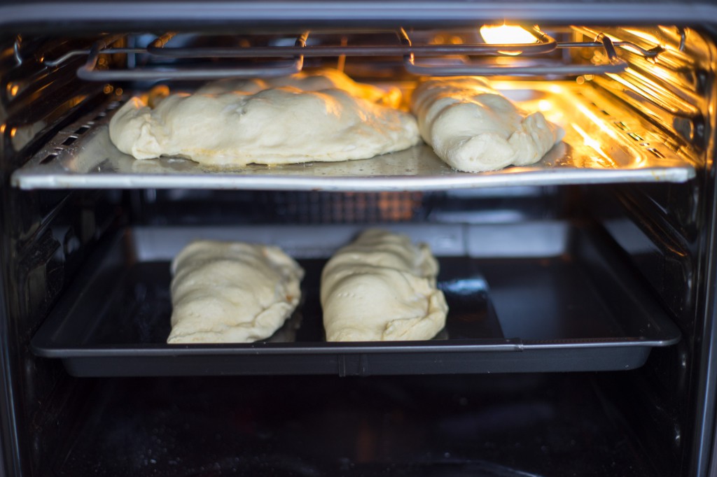 Bei 175°C 20-30 Minuten goldbraun backen.