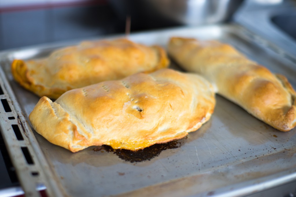 Fertig sind die knusprigen Calzone!