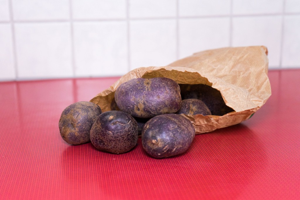 Wunderschöne violette Kartoffeln.