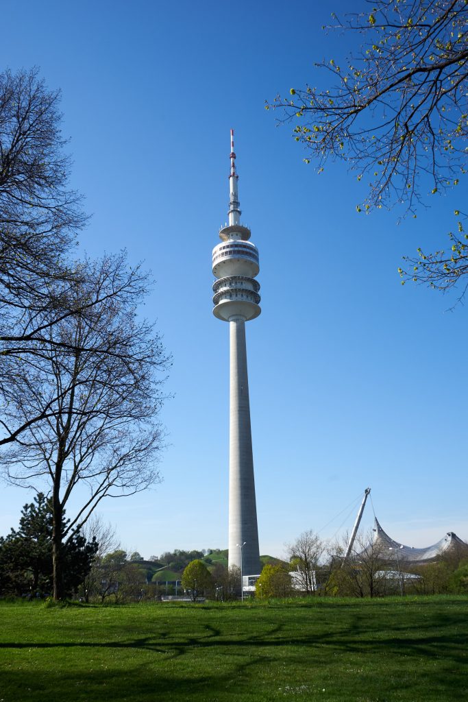 Der Olympiaturm (291 m).