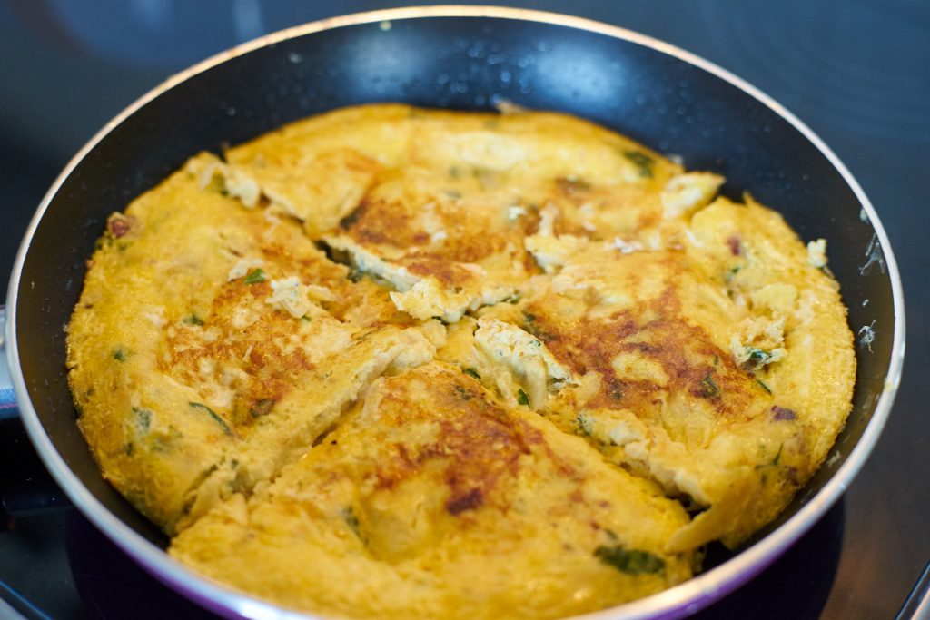 Geviertelt lässt sich das Omlette besser umdrehen.