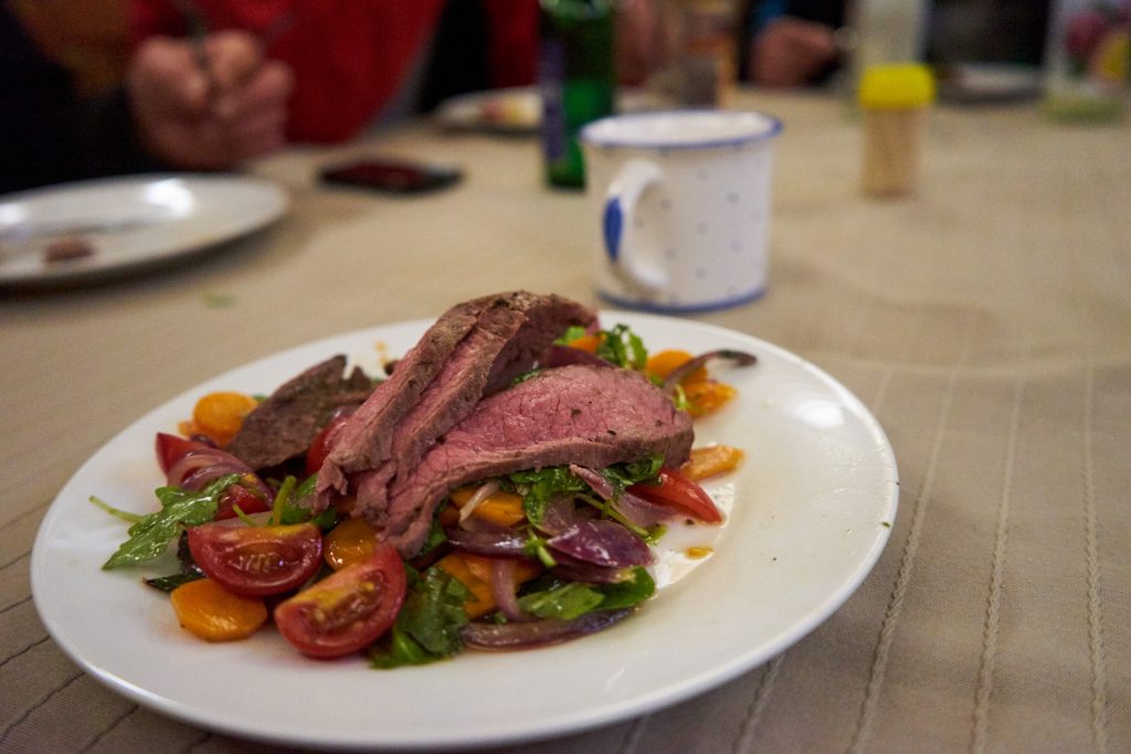 Flanksteak auf Salat