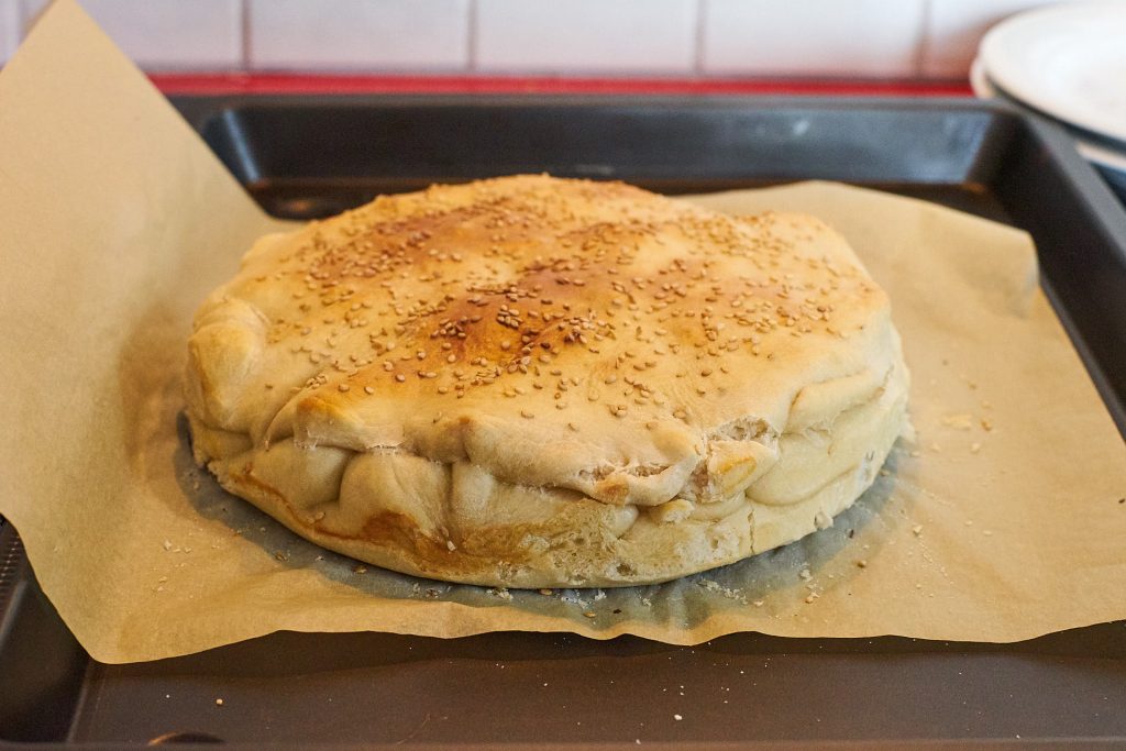 Fertig ist der Cheeseburger-Kuchen!