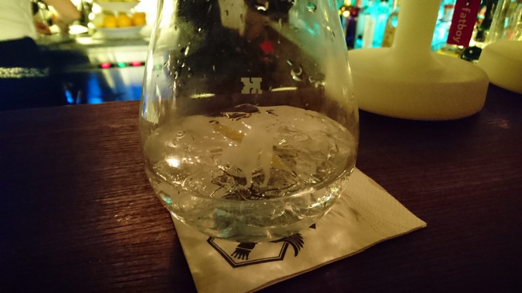 Ein Glas Gin im Stollen 1930 in Kufstein.