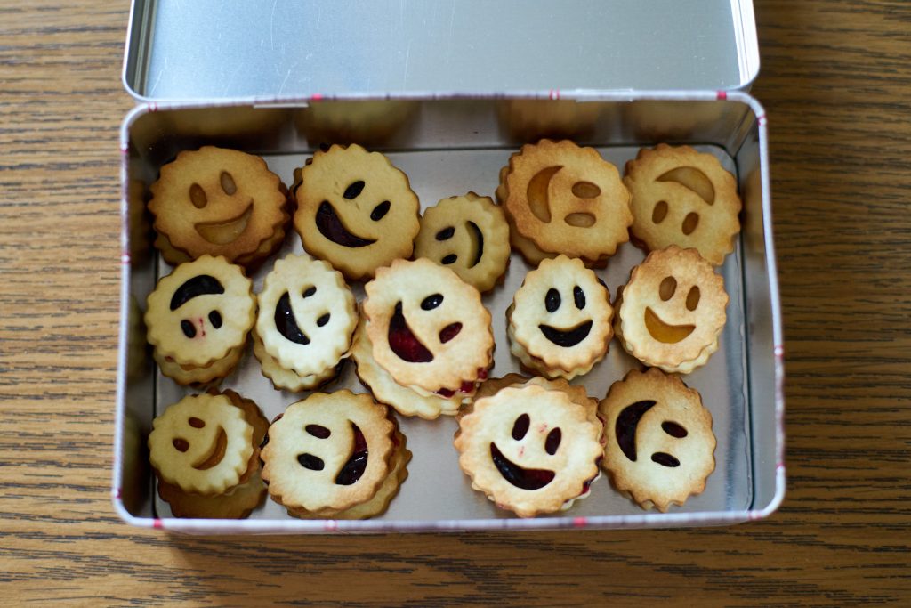 Linzer Augen (Smileys) in der Dose.