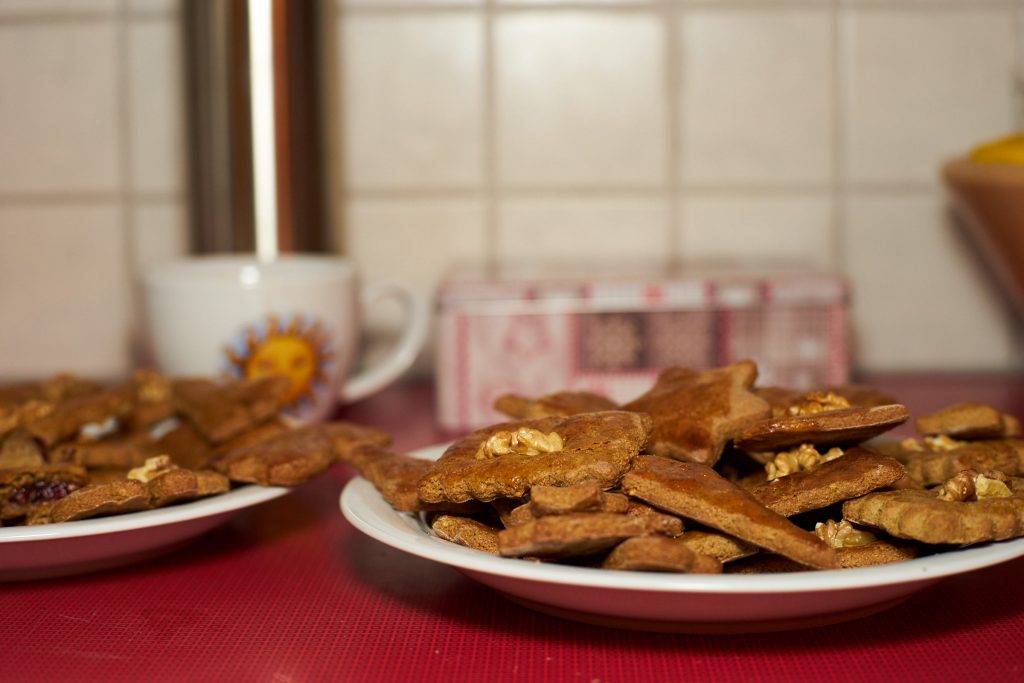 Lebkuchen auf Tellern