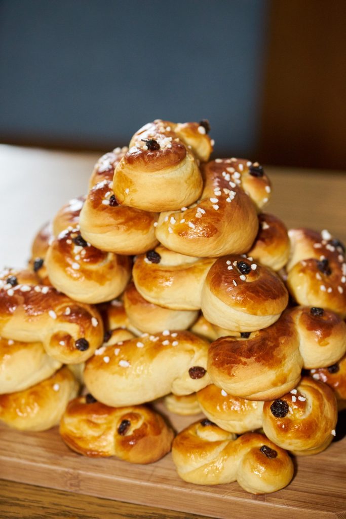 Die fertigen Lussekatter.