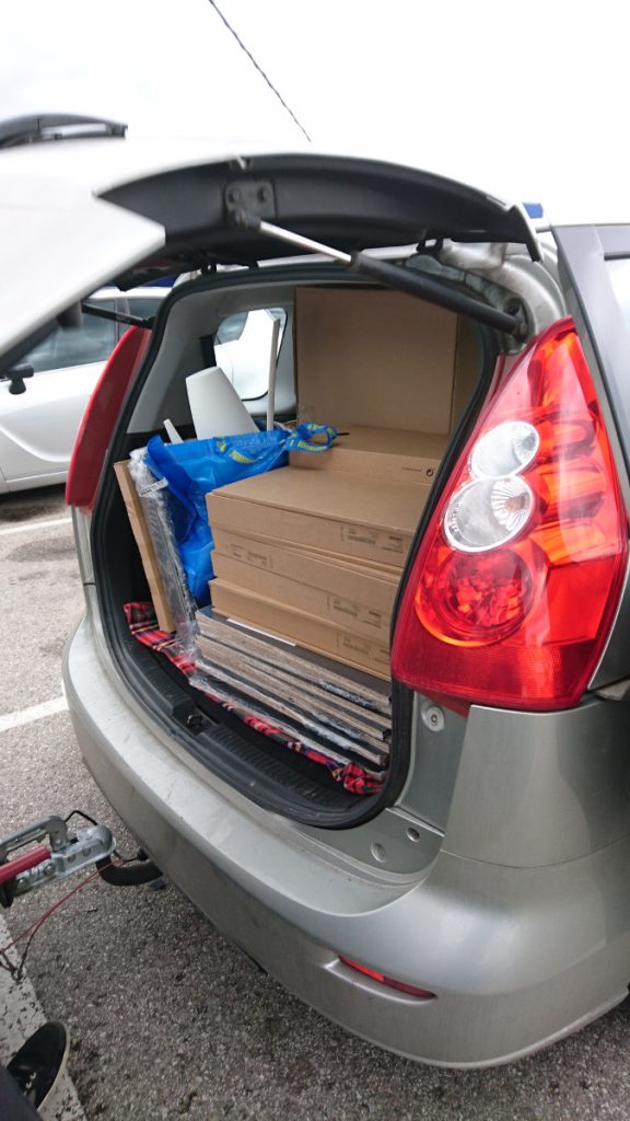 Unser Auto voll mit IKEA Zeugs.