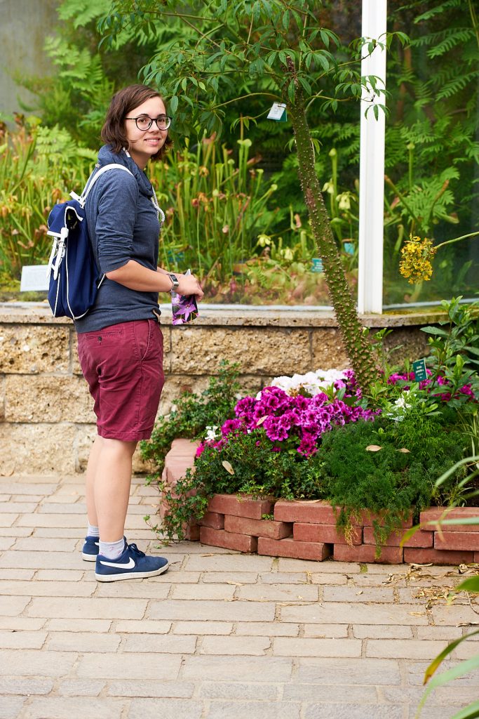 Ich  mit meinem Kamarg Rucksack im Botanischen Garten