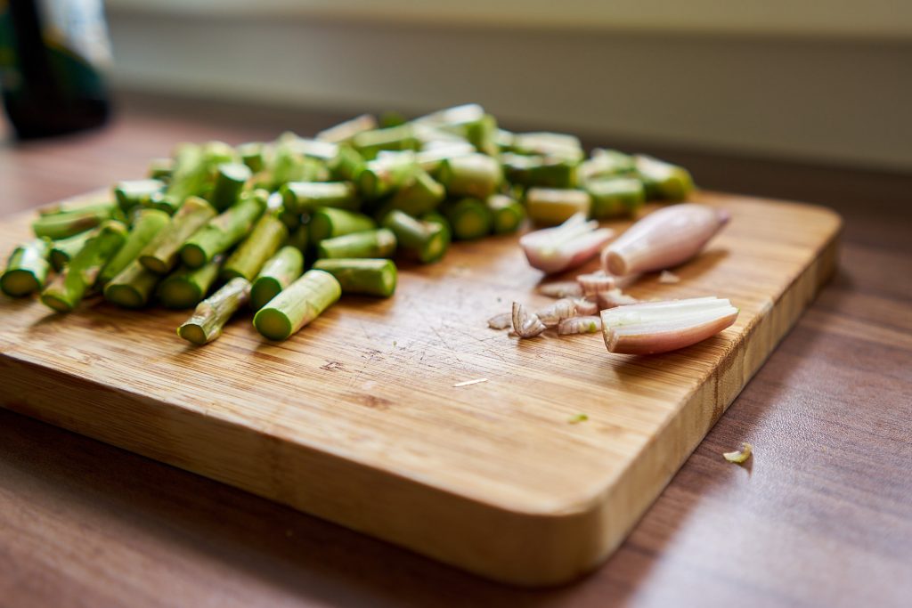 Schalotten und Spargel