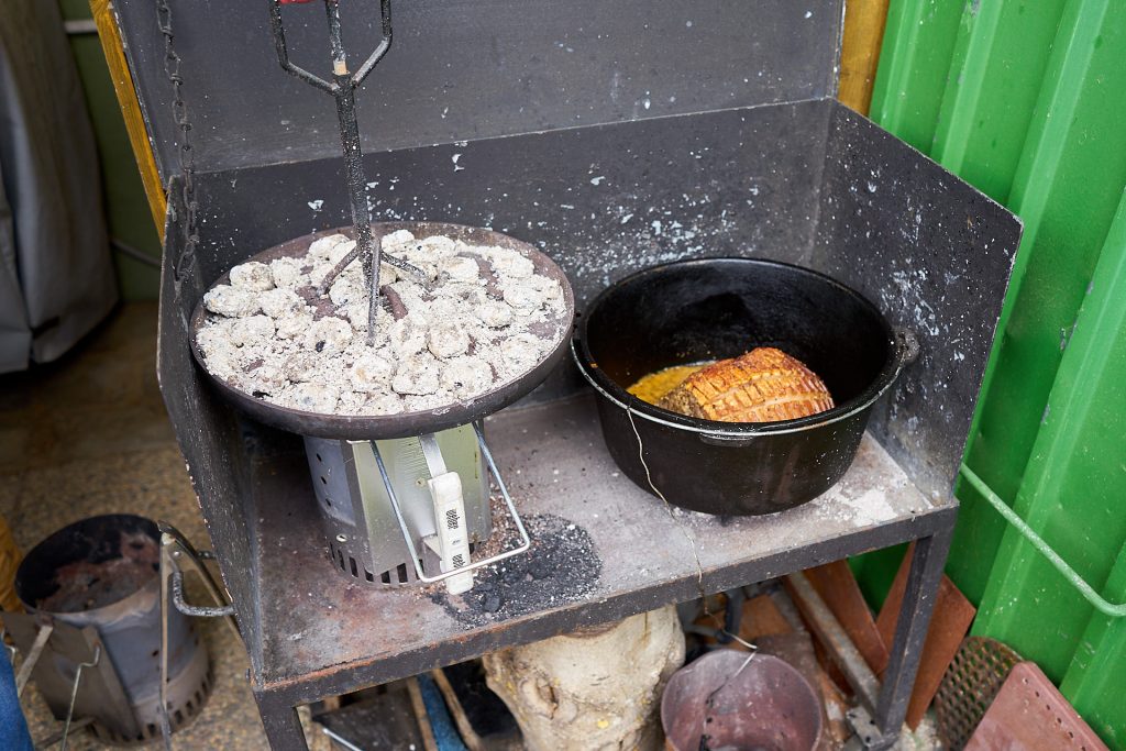 Schweinebauch im Dutch Oven