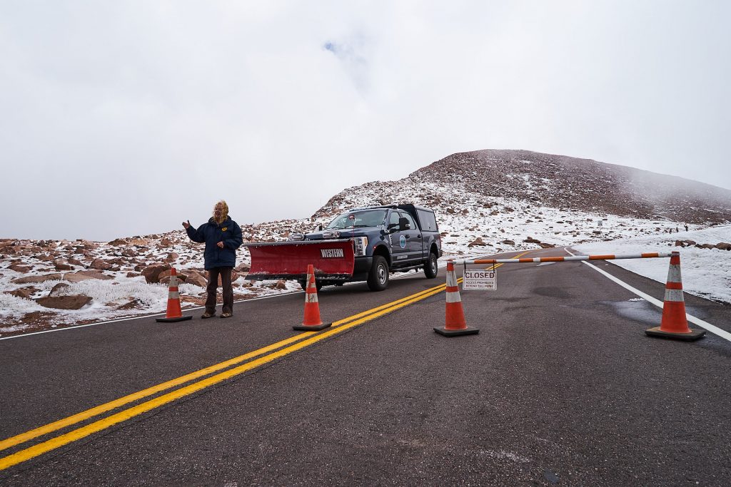 Die Straßensperre am Pikes Peak.