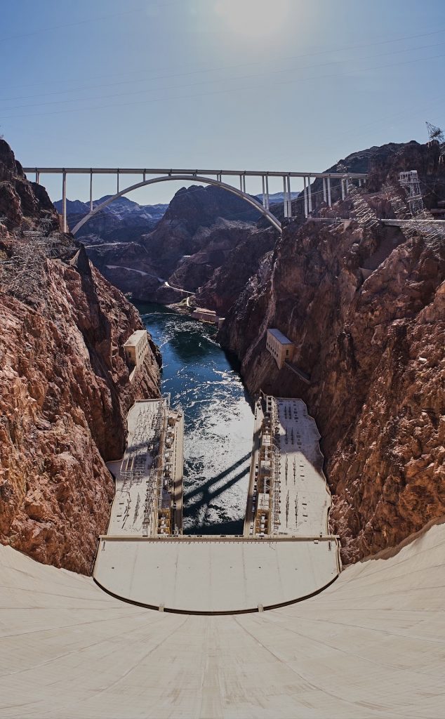 Blick vom Hoover Dam auf den Colorado River.