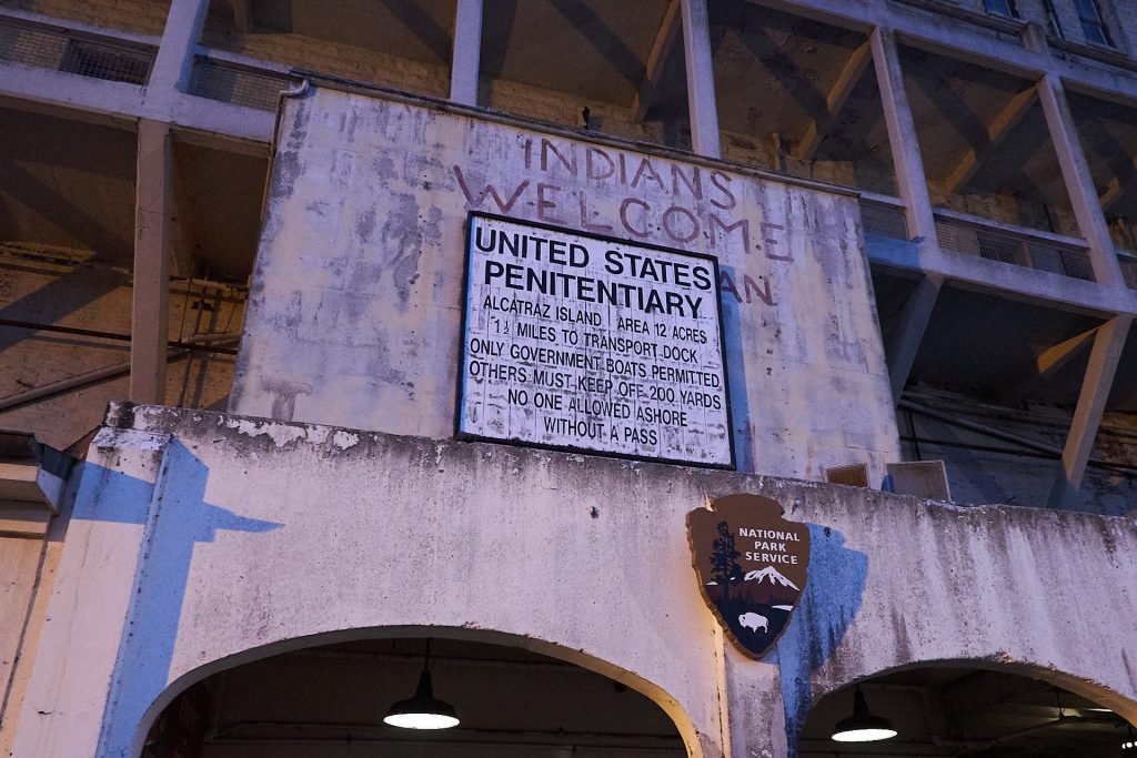 Schild "United States Haftanstalt".