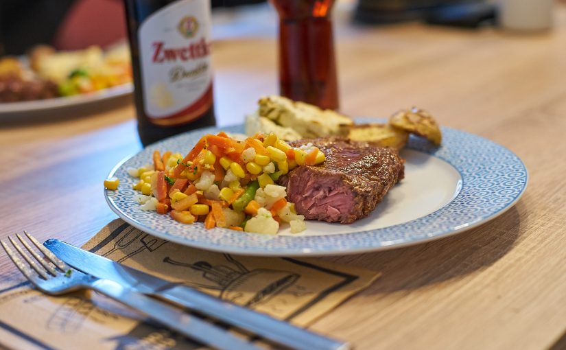 Das fertige Lebkuchen Steak mit Gemüse